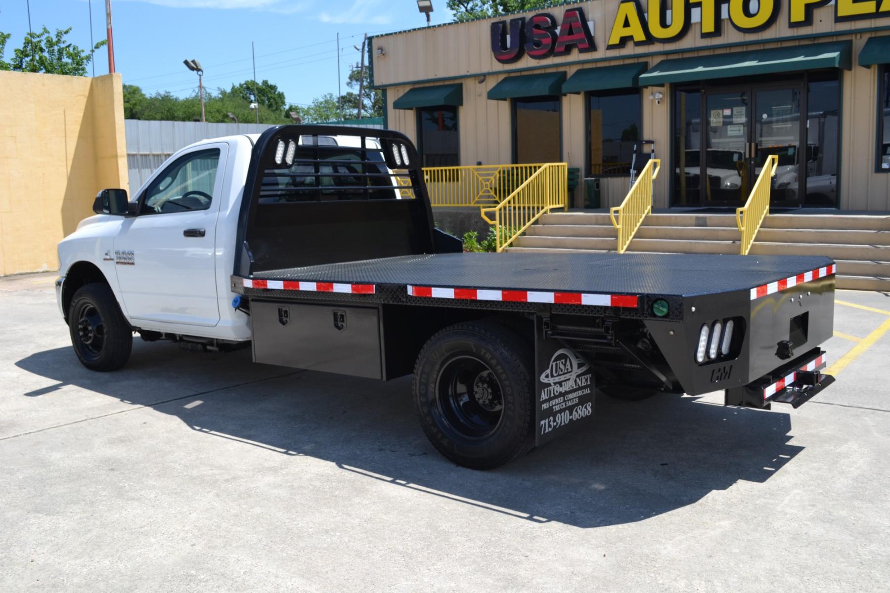 2018 WHITE /GRAY RAM 3500 with an CUMMINS 6.7L TURBO DIESEL engine, AISIN A465 6SPD AUTOMATIC transmission, located at 9172 North Fwy, Houston, TX, 77037, (713) 910-6868, 29.887470, -95.411903 - 14,000LB GVWR, 11FT FLATBED, 98" WIDE, 2 X TOOLBOXES, GOOSENECK/BUMPER PULL HITCH, 4X4, POWER WINDOWS, LOCKS, & MIRRORS, COLD A/C , CRUISE CONTROL - Photo #6